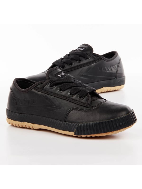 Basket Feiyue Leder B Garçon Schwarz Synthetik. Authentischer Schuh der Marke Feiyue - Streetwear/Sportswear Design von Feiyue - Feiyue für modebewusste Jungen, perfekt für den Alltag - Der schwarze Feiyue Basket passt perfekt zu Ihrer Garderobe - bequeme Synthetikmaterialien - klassische Schnürsenkel - Leder B - Synthetik.