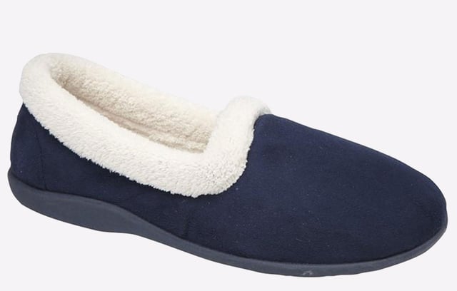 Keep feet warm and cosy this season with these Sandie II women's slippers from Sleepers, designed with a sumptuous memory foam footbed, a soft fleece lining, and a padded collar.
- Imitation Suede
- Memory foam footbed
- Fleece lining
- Padded collar
- TPR Sole