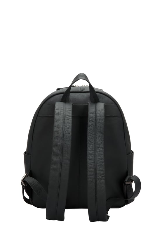 Constructed with genuine leather, the Winston backpack has silver metal fittings, in contrast to leather zip pulls to add to the cool and minimal aesthetic. The padded leather shoulder straps add comfort as well as style, in addition to the leather grab handle that adds versatility. Features: , Genuine Leather, Smith & Canova blind debossed logo, Silver metal fittings, Leather grab handle, Padded leather shoulder straps, Leather zip pulls, Zip top opening, Smith & Canova branded interior, Internal zip and slip pockets, Exterior zip and slip pockets