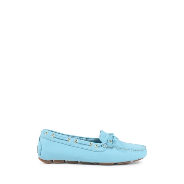 The Dee Elegant Lady Loafer in light blue is the epitome of class. Made in Italy by some of the countries finest craftsmen, this shoe is 100% leather and features a rubber sole and bow detail. Made in Italy 100% Leather 100% Rubber Sole