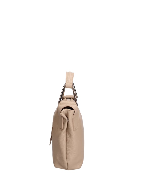 Bolso de mujer. El cierre es con cremallera. Los bolsillos internos son uno con cremallera y otro abierto. Los bolsillos externos son uno frontal con cremallera. La bandolera es ajustable y extraíble en piel. El mango es de cuero. Hay un compartimento interno. El material exterior es piel auténtica tipo dólar. Internamente está forrado en tejido 70% algodón - 30% poliéster. Medidas: 29x20x9 cm. Hecho en Italia