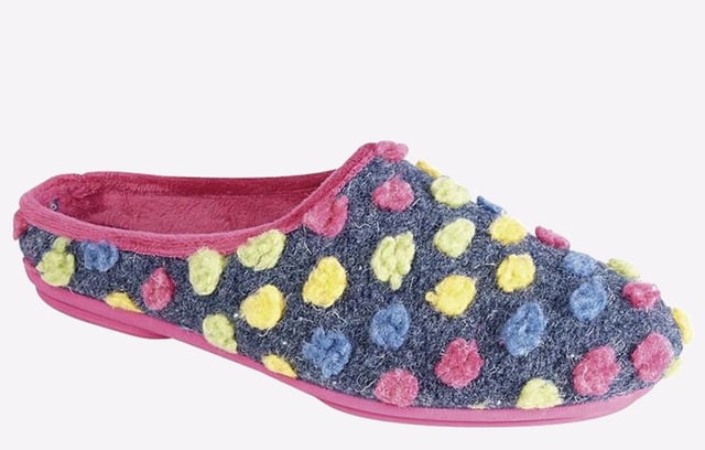 Slip into comfort with these SleepersAmy women's slippers, boasting a mule silhouette for easy slip on wear, a rubber outsole for wear in and around the house, and a sumptuous memory foam footbed.
- Knitted Textile
- Memory foam footbed
- Mule silhouette
- TPR Sole