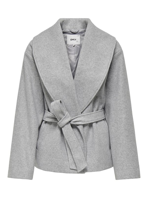 Der Only Damen-Kurzmantel ist die perfekte Verbindung aus müheloser Eleganz und modernem Design. Dieser offen getragene Mantel mit breitem Reverskragen setzt ein stilvolles Statement, das jedes Outfit aufwertet. Der Taillengürtel unterstreicht deine Figur und verleiht dem Kurzmantel eine feminine Silhouette, während der regular Fit für einen angenehmen Tragekomfort sorgt.  Seitliche Eingrifftaschen bieten nicht nur Funktionalität, sondern runden den Look lässig ab. Hergestellt aus hochwertigen Materialien, umhüllt dich dieser Mantel mit einer Mischung aus Komfort und Raffinesse - ideal für elegante Auftritte an kühlen Tagen.