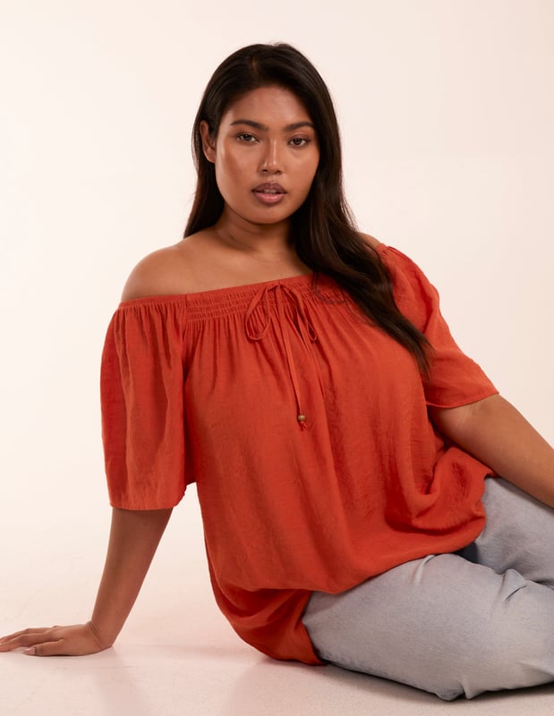 A top that will sure cover all bases this Summer. This top is perfect for all kind of occasions!
