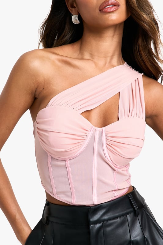 Steal the style top spot in a statement separate from the tops collectionCamis or crops, bandeaus or bralets, we've got all the trend-setting tops so you can stay statement in separates this season. Hit refresh on your jersey basics with pastel hues and pick a quirky kimono to give your ensemble that Eastern-inspired edge. Off the shoulder styles are oh-so-sweet, with slogans making your tee a talking point.