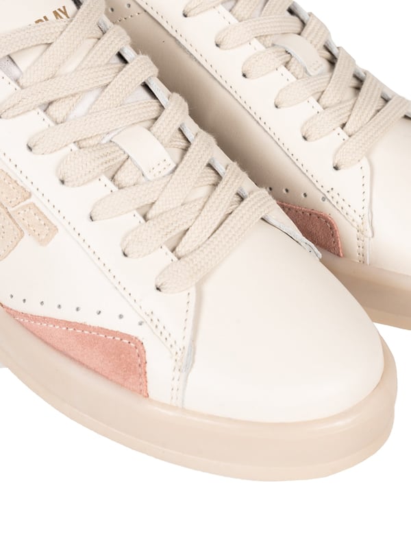 Atados con cordones, estos zapatos proporcionan un ajuste perfecto y estabilidad, lo que te permite disfrutar de comodidad todo el día, ya sea que estés en el trabajo, en una reunión con amigos o dando un paseo por la ciudad.

La punta redonda da a los zapatos un aspecto clásico y versátil, que se combina perfectamente tanto con un atuendo elegante como casual, destacando tu estilo único.

En la lengua y en los laterales, el nombre de la marca añade un carácter único a los zapatos, destacando su originalidad y alta calidad, lo que sin duda atraerá la atención y el reconocimiento de los demás.

La suela con logo no solo demuestra la autenticidad del producto, sino que también proporciona excelente adherencia y durabilidad, haciendo que los zapatos sean ideales para usar durante mucho tiempo.

Hechos de cuero ecológico de alta calidad, estos zapatos no solo ofrecen una apariencia elegante, sino también una comodidad y durabilidad excepcionales, lo que te permitirá usarlos durante muchas temporadas.

Empaquetados en una caja de la marca, estos zapatos son la elección perfecta para un regalo a un ser querido o como un aditamento de lujo a tu propia colección de calzado, garantizando satisfacción desde el primer momento.