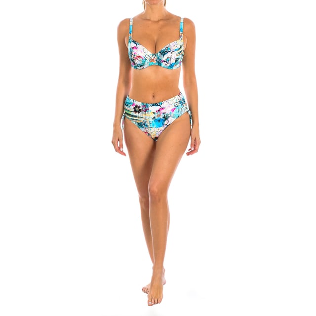 Women's high bikini briefs.
 High-waisted bikini panty with ties on the sides that will allow you to adjust the height and can be trimmed. Fully lined and with a flattering oriental flower print in blue tones.
 Color Blue-floral print
 Avant-garde fabric with high molding power, high resistance to chlorine, tanning creams and oils, and excellent moisture absorption properties.

 Composition: Exterior: 80% Polyamide, 20% Elastane; Inner: 84% Polyester, 16% Elastane.

 Handwash.
 Do not iron or use bleach.
 Do not tumble dry.
 Do not twist to drain.
 Composition: Exterior: 80% Polyamide, 20% Elastane; Inner: 84% Polyester, 16% Elastane.
 Care:
Handwash.
 Do not iron or use bleach.
 Do not tumble dry.
 Do not twist to drain.