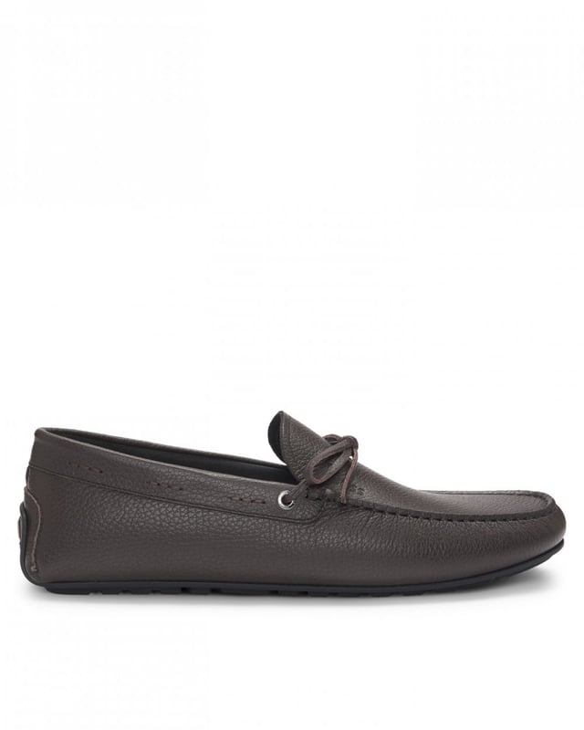 Slip-on moccasins with a durable driver outsole and bow vamp trim by BOSS Menswear. This pair is crafted in leather with a natural grain.

Fastening top: Slip-on
Fully lined
Packaging: Box

Upper material: 100% Cow skin, Lining: 90% Polyamid, 10% Polyurethane, Sole: 100% Thermoplastic polyurethane, Innersole: 90% Polyamid, 10% Polyurethane
50536247
 