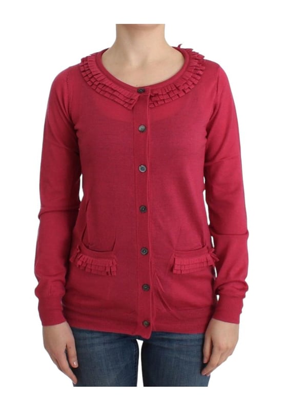 Material 100% lana.
  Color rosado.
  Estilo cardigan.
  Detalles de volantes.
  Acentos de logotipo.
  Cierre frontal con botones.
  Etiquetas originales y bolsa de la tienda incluidas.