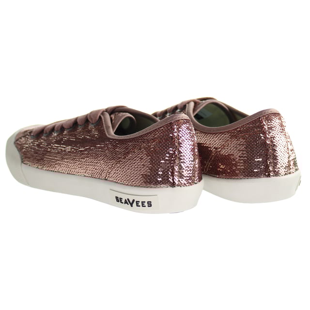 Men's lace-up sneaker made with salt-washed cotton canvas. 

Inspired by the hippie revolution and the easygoing sneakers worn during 1967’s Monterey Pop Festival. 

Cushy memory foam footbed with airflow channels for cooling comfort. 

Long-lasting outsole made from natural rubber. 

Consciously crafted using a time-honored vulcanization process.