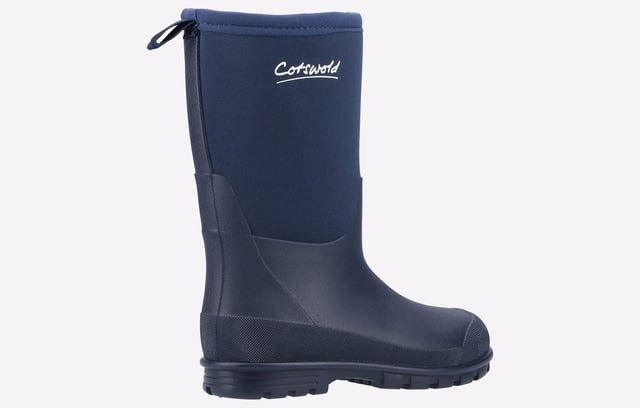 Hilly Neoprene from Cotswold, is the perfect welly for all weather conditions. With fully waterproof neoprene for excellent warmth and comfort.
- 100% Waterproof- Pull On Loop- Lightweight sole- Reinforced toe and heel- Easy to clean overlay- 3mm Neoprene