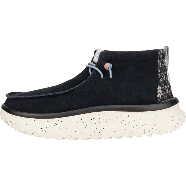 Recipe for a perfect fall day: apple turnovers, blazing fires, 'lil baby pumpkins, and these boots. Add a pinch of memory foam. A dash of EVA outsoles. A dollop of suede. And a heaping pile of back-in-style platforms.