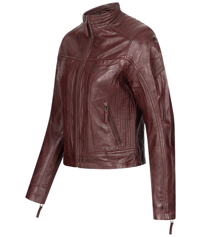 Die Lederjacke, das Synonym für die Alltagsjacke, kann im Sommer oder Winter getragen werden, mit Jeans oder in Kombination mit einer schicken Hose – es ist einfach die Jacke, die jeder in seinem Kleiderschrank braucht. Die Damenlederjacken der Marke 'Rock Creek' sind in verschiedenen Modellen erhältlich, ob klassisch, ausgeflippt, vom feinen Casual- bis zum hart rockigen Look, wir bieten Ihnen alles an. Mit dem Jacken-Modell D-481 werden Sie bestimmt die richtige Wahl treffen. Die Lederjacke ist eine klassische Casual-Jacke mit Stehkragen und Reißverschlüssen an den Armenden, sie ist sehr geschmeidig und hat ein super lässiges Tragegefühl.