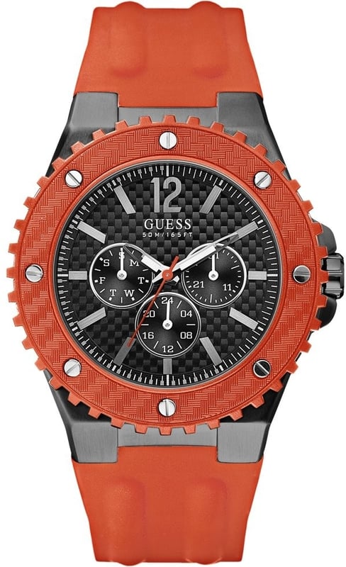 Diese Guess Overdrive Multi Zifferblatt Uhr für  Herren ist das perfekte Accessoire zum tragen oder verschenken. Ihr Schwarz 44 mm Rund Gehäuse kombiniert mit dem bequemen Orange Armband aus  Gummi garantiert, dass Sie diese atemberaubende Uhr kompromisslos genießen werden. Angetrieben von einem hochwertigen Quarz Uhrwerk und wasserdicht bis 10 bars, läuft Ihre Uhr stets weiter. Diese modische, sportliche Uhr mit speziell designed lünnette ist gut für jeden Geschenk!- Die Uhr verfügt über eine kalenderfunktion: Tag-Datum, Leuchtzeiger und 24-Stunden-Anzeige Orange Gummiband mit Dornschließe/ Armbandabmessungen: Länge: 25 cm, Breite: 24 mm Gehäuse Ø: 44 mm, Gehäuse Höhe: 7 mm und Gehäusefarbe: Schwarz/ Zifferblattfarbe: Schwarz