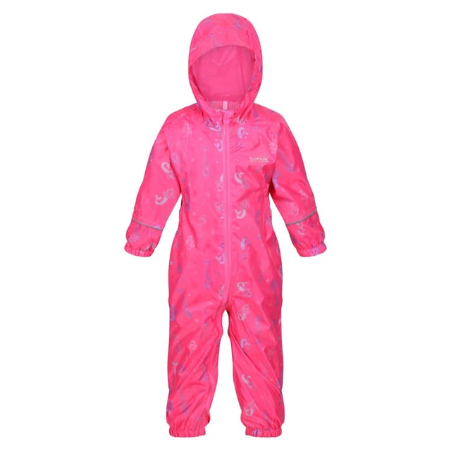 The Pobble from Regatta. The all-in-one suit features a water-repellent finish to protect from rainfall and muddy puddles. It's breathable too so nothing will get in the way of mini adventures. The print is perfect for brightening up rainy days outdoors. Material: 100% Polyester. Ref: RKW241HXD.