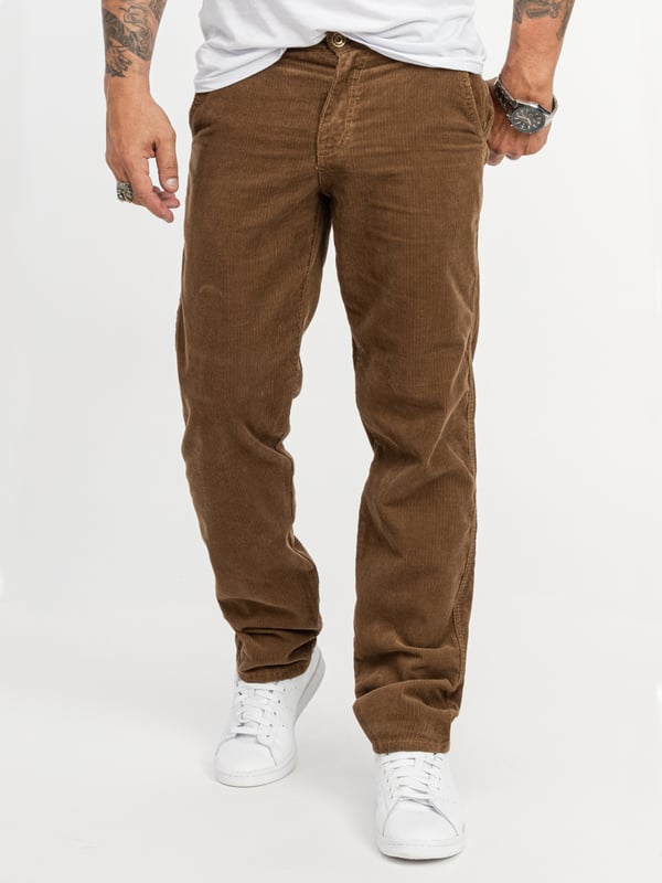 Wenn Sie nach stylischen Beinkleidern suchen, dann sind Sie bei Rock Creek an der richtigen Adresse. Die Marke bietet eine Vielzahl an modischen Hosen für Damen und Herren. Wählen Sie zwischen lässigen, eleganten und extravaganten Modellen und finden Sie die ideale Hose für Ihren Stil. Die verschiedenen Modelle begeistern mit einer hohen Materialqualität, einer hervorragenden Verarbeitung und einem angenehmen Tragegefühl. Außerdem präsentieren sie sich mit trendstarken Designs. Mit dem Modell RC-2156 bieten wir Ihnen, eine Cordhose mit einem robusten Stoff die zugleich weich, gemütlich und trotzdem edel aussieht an.