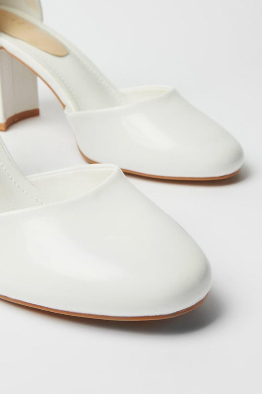 White court shoes round toe discount