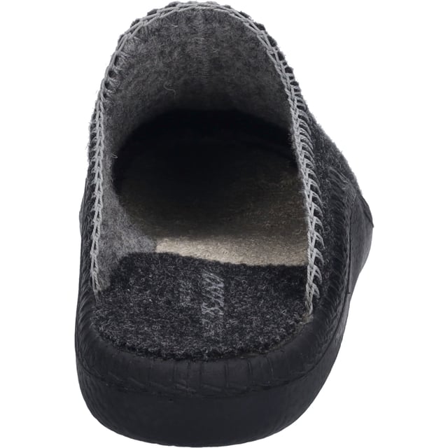 Ontdek het ideale schoeisel voor ontspannende uurtjes thuis met de Monaco damespantoffel 62 van JOSEF SEIBEL. Deze pantoffel, speciaal ontworpen voor vrouwen, maakt indruk met zijn kleur in een elegante titaniumcombinatie. De kleurstelling kan naadloos worden geïntegreerd in elke casual outfit, waardoor de schoen een veelzijdige metgezel is voor gezellige dagen thuis. Gemaakt van hoogwaardig vilt in het bovenmateriaal en een binnenzool van comfortabel textiel, biedt deze schoen ongeëvenaard comfort. De zwarte PU-zool (polyurethaan) zorgt niet alleen voor een aantrekkelijk contrast, maar maakt ook indruk met zijn uitstekende dempende eigenschappen. Dankzij de innovatieve direct soling, waarbij de zool direct in de zoolvorm wordt gespoten en aan het bovenwerk wordt gehecht, ervaar je een nieuwe dimensie van flexibiliteit en lichtheid. Met de Relax-collectie richt JOSEF SEIBEL zich op een gegarandeerde pasvorm en topkwaliteit, zodat je kunt vertrouwen op een duurzame metgezel die ver afstaat van de snelle fast fashion. De Monaco 62 damespantoffel is meer dan zomaar een pantoffel; het is een verklaring van gezelligheid en hoogwaardige afwerking, vervaardigd volgens Europese normen. Of het nu is voor ontspannende uren met een boek of als trouwe metgezel op lange werkdagen in het thuiskantoor, deze schoen vervult alle verlangens naar comfort en een verhoogd gevoel van welzijn.