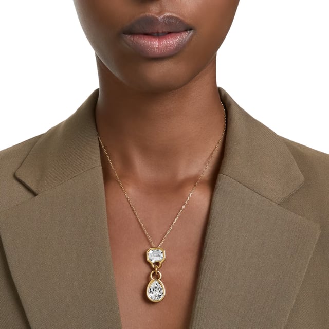 This dazzling Necklace for Women from Swarovski is the perfect gift to spoil yourself or a loved one. The Necklace is made out of Gold Plated Metal, colored Gold at Length: 47 cm weighing in at  grams. The Swarovski 'Dextera' Women's Gold Plated Metal Necklace - Gold 5663339 is delivered in a stunning gift box and carries a two year warranty.