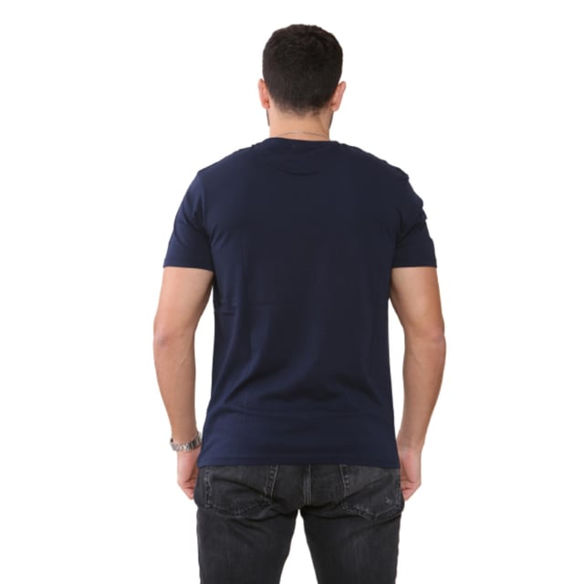 Deze originele heren T-shirts van Gant zijn voorzien van het klassieke merklogo en een ronde halslijn. Deze lichtgewicht en ademende Regular Fit T-shirts zijn gemaakt van 100% katoen en kunnen in de wasmachine worden gewassen.