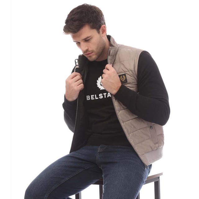 Mens Belstaff Down Filled Nylon Circuit Gilet in grey.- Adjustable throat latch with knurled buckle.- Exposed centre zip closure.- Multi-stitched side pockets with snap-button closure.- Channel quilted gilet.- High-density  water-repellent nylon fabric.- Lightweight and compressible.- 100% Polyamide.- Ref: 105297CRGRY