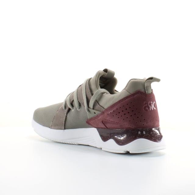 Cuando necesite una combinación de estilo y comodidad, no busque más que los zapatos Gel-Lyte® V SANZE. Esta versión de 2017 viene con una superposición de la parte superior de malla y de ante, asumiendo elementos de diseño que miran hacia atrás en la herencia de ASICS Tiger. Un estilo popular entre hombres y mujeres por igual, este clásico de ropa de calle presenta una amortiguación de gel visible, para absorber efectivamente el choque y protege los pies de los movimientos de alto impacto, perfecto para el uso diario.