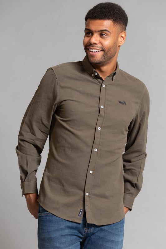 This oxford shirt from Tokyo Laundry is perfect for any occasion. Features long sleeves, button-down fastening, button cuffs and Tokyo Laundry branding. Made from cotton fabric to ensure high quality and comfort. Machine washable for easy care.