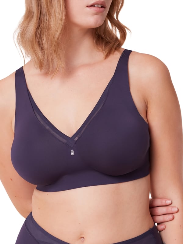 Triumph True Shape Sensation Minimizer Bra. Breathable double lamination with super-soft cup liners. This product is recommended as hand wash only.