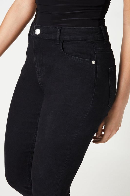 Destination denim. From classic straight leg and your favourite skinny's and jeggings to retro-inspired wide leg and tapered mom jeans, find your dream fit in our women's jeans collection. Whether you want to make a statement or looking to update your essentials, our edit of women's jeans has you covered for every mood and moment. Style: Petite Comfort Stretch Slim Jeans.  Ideal for: Daywear.  Fit: Slim.  Model wears size UK 10 and is 5' 3" tall.
