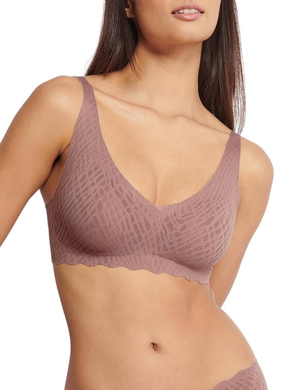 Sloggi ZERO Feel Bliss Soft Bra. Seamless and soft stretch fabric with a geometric mesh overlay. Adjustable straps with V-neckline, removable cup padding and hook & eye closure. Product is made of 76% GRS-certified recycled Polyamide and 24% Elastane and is machine washable.