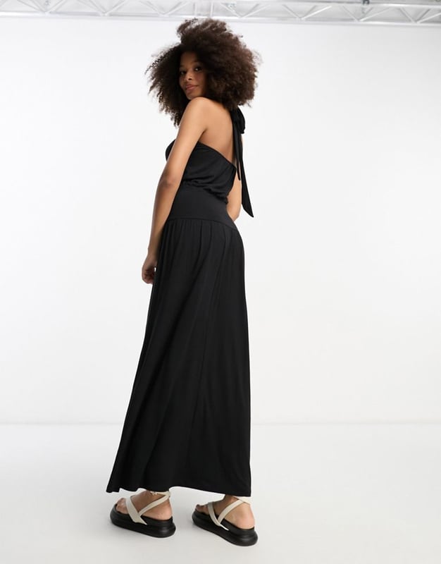 Dresses by ASOS DESIGN Ready, set, summer Halterneck style Crochet-lace insert Tied halter neck Regular fitSold By: Asos