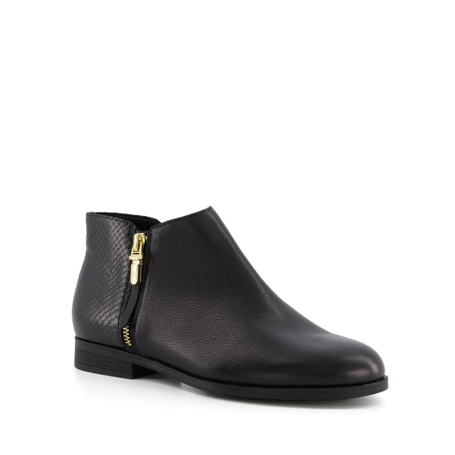 It's all about the subtle detailing on our Pandie ankle boots. Featuring an exposed gold hardware zip with a leather pull and a contrasting moc snake panel on the ankle. Seriously chic and effortlessly stylish.