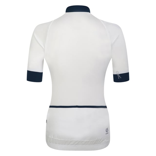 Gewebetechnik: Antibakteriell, Ohne Chemikalien, Feuchtigkeitsabweisend, Geruchskontrolle, Q-Wic Plus-Polyester, Schnelltrockend. Polyester. Gewebe: Weiche Haptik. Design: Logo, Reflektierende Details. Autolock-Verschluss, Reißverschluss-Schutz innen. Taschenart: Zwei abgeteilte Taschen, Hinten. Saum: Elastisch, Abgerundet. Kurzärmlig. Stehkragen, Reißverschluss.