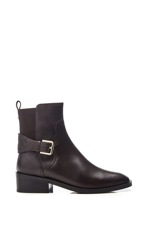 Curate your shoe collection with Cellia. Complete with quilted detail to add a touch of texture to your look - this smart ankle boot will pair perfectly with a wide range of outfits. The faux fur lining and leather sock ensure the boot feels as good as it looks, whilst the inside zip allows for effortless foot entry.
