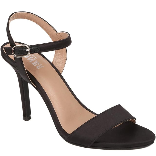 Strut into style with satin elegance. Classic cut meets undeniable allure, creating sandals that are always on the guest list. Crafted with full leather linings, our KINSLEY stiletto sandals combine cushioned comfort with timeless tailoring. Every party deserves a touch of timeless glamour.