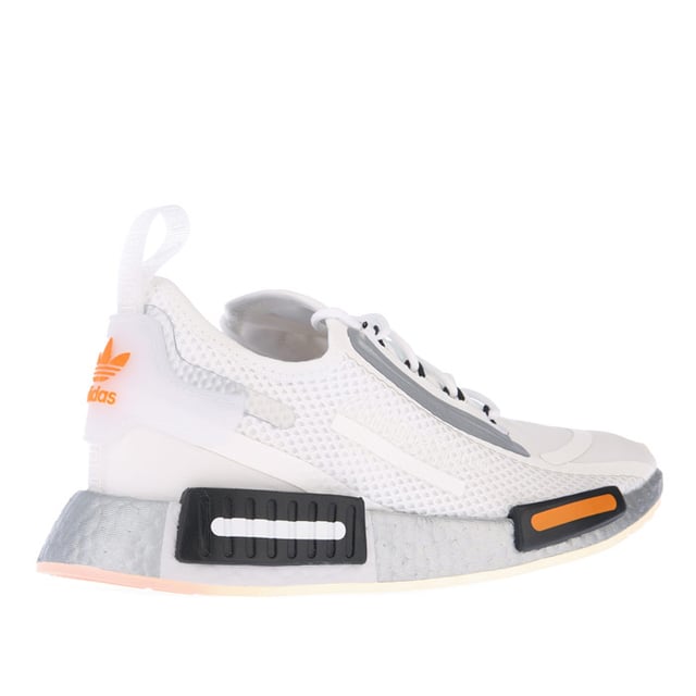 Herren adidas Originals NMD_R1 Spectoo Turnschuhe in Weiß Schwarz adidas Originals NMD_R1 Spectoo Herren-Turnschuhe in weiß schwarz.- Obermaterial aus Textil.- Schnürverschluss.- Dehnbares, sockenähnliches Tragegefühl. - Textgrafiken und eine durchsichtige Seite.- Boost-Zwischensohle.- Gummi-Außensohle.- Textil-Obermaterial Textilfutter Synthetische Sohle.- Ref.: FX6818
