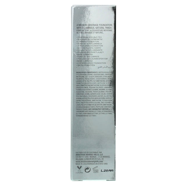 This water-resistant liquid foundation delivers long-wearing, medium coverage yet still feels weightless and looks ultra-fresh. It blurs any imperfections without caking or masking the skin’s natural radiance. Gives the complexion a fresh, radiant look with a lightweight, second-skin feeling. Formulated without gluten, parabens, alcohol, oil, mineral oil or talc. Suitable for all skin types, including sensitive skin.