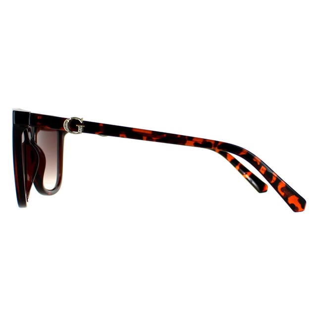 Las gafas de sol Guess Cat Eye Womens Dark Havana Brown Gradient GF0421 son una elegante montura cat eye realzada por la marca Guess, que aporta un toque atrevido a la vez que sofisticado. Fabricadas con materiales de primera calidad, no sólo ofrecen un estilo incomparable, sino también durabilidad y comodidad. Protege tus ojos de los rayos daÃ±inos con lentes de protecciÃ³n UV sin comprometer la claridad ni la visiÃ³n. Ya sea para un paseo tranquilo o para una aventura urbana chic, estas gafas de sol redefinen la sofisticación y te garantizan confianza y glamour a cada paso.