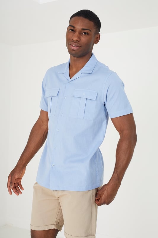 This short sleeve shirt from Brave Soul is a wardrobe staple this season. Crafted from a cotton and linen blend, this style features a revere collar, straight hem, button fastenings and two chest pockets with button fastening. Team with jeans or shorts for an effortless casual look. Model wears UK size M.