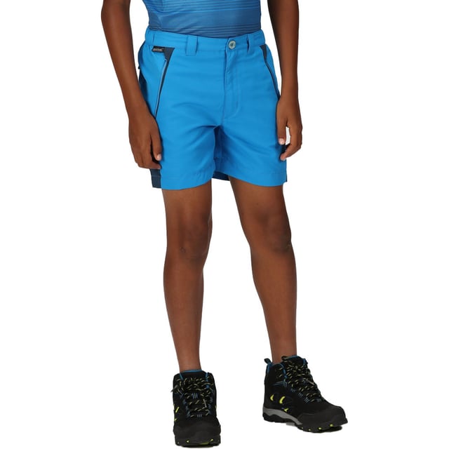 The Sorcer Mountain III boys' shorts from Regatta are perfect for their adventures. The boys' sports shorts are crafted with a lightweight but durable fabric that'll keep them agile. Isotex stretch panels keep them comfy. Finished with a water-repellent coating. Perfect for the campsite, the park or the beach.