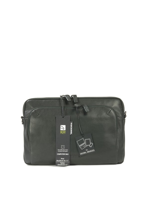 Unisex Crossbody tas met ritssluiting. twee open binnenzakken. één voorkant met externe zakken met ritssluiting. verstelbare en afneembare lederen schouderband. ontbrekend handvat. een binnencompartiment.  extern materiaal. polyester binnenkant. Afmetingen: 34x23x8,5 cm. Modeproduct