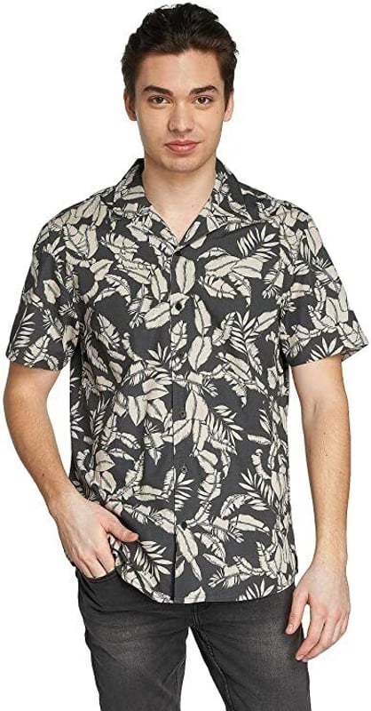 Mens Casual Beach Printed Shirts

Short Sleeved,  Classic Collar

Button Fastening

Round Hem 

Made With Cotton Material Provides You Comfort

Brand : Only & Sons

Perfect For Casual, Summer, Beach, Holidays, Traveling