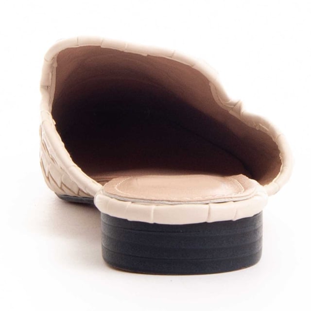 Manoletina voor vrouwen. Comfortabele pasvorm. Gevoerde inlegzool. Antislip zool. Versterkte stiksels. Gefabriceerd door andere merken voor ons merk.
