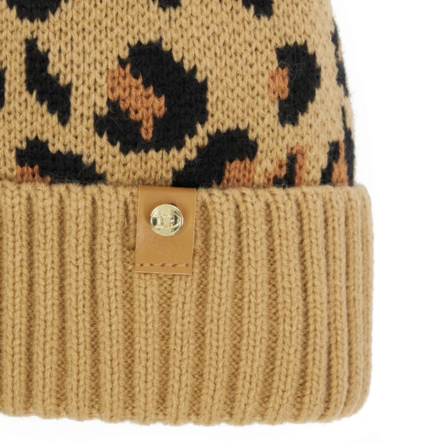 Adorned with a faux-fur pom pom and a Dune London brand patch, Farrgo is a cute and cosy beanie hat you'll cherish on chilly days. With a ribbed fold for added warmth and style, it's the perfect accessory to complete your winter look.