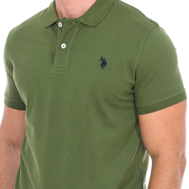 Short sleeve polo U.S. POLO ASSN.
 Lapel collar.
 Half-height button closure.
 Short sleeves with ribbed finish.
 Brand logo on the front side.
 Seams seen in tone.
 Composition: 100% cotton
 Care:
Wash at maximum temperature 30º.
 Iron at low temperature.
 Do not use bleach.
 Do not use dryer.
 Do not dry clean.