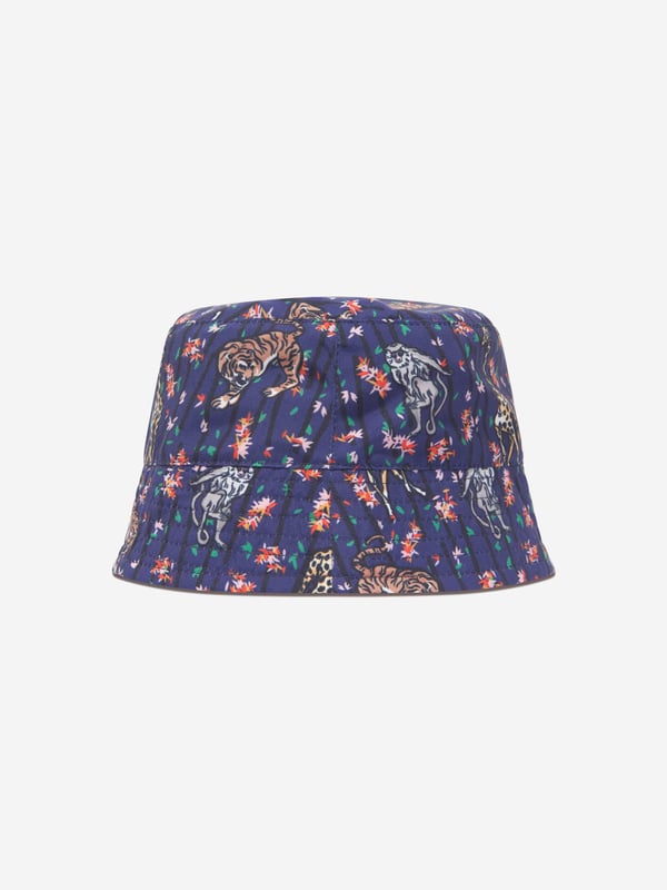 Introduce the Girls Reversible Bucket Hat in Blue by Kenzo, an essential addition to your little one's summer wardrobe. Let's highlight the must-known features:  Chic Design: Trendy print renders this hat a charming and fashionable accessory, perfect to top off any outfit.  Comfort Supreme: Crafted from premium materials, the hat provides unmatched comfort for your girl's daily escapades.  Versatile Wardrobe Update: This Reversible Bucket Hat is a vibrant accent, promising to significantly uplift your Girls style quotient. Secure one now and let her flaunt it with flair!