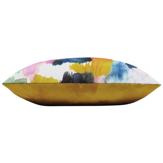 With bold and bright brush strokes this abstract design will definitely be an eye catcher. This durable water resistant cushion is great to brighten up your garden or outdoor space.
