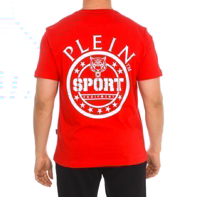Camiseta de manga corta Plein Sport.
Cuello redondo con acabado acanalado.
Estampado de la marca en el frontal.
Insignia de la marca en la parte trasera.
Costuras vistas a tono.
 Composición: 100% Algodón
 Cuidados:
Lavar a temperatura máxima 30º.
Planchar a temperatura media.
No usar secadora.
No usar lejía.
No lavar en seco.