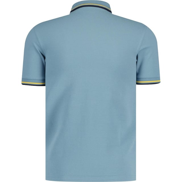 Fred Perry Twin Getipt asblauw poloshirt Fred Perry blauw poloshirt, patroon op de kraag, knoopsluiting in de nek. 100% katoen, asblauwe polo met korte mouwen