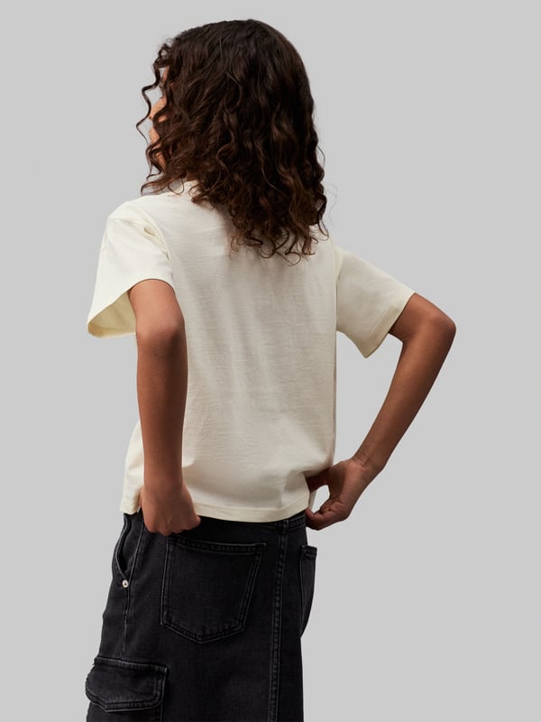 Introducing the Girls Glitter Monogram Boxy T-Shirt in Ivory by Calvin Klein Jeans, a quintessential piece for AW2024. Luxuriously tailored for the discerning young lady, this t-shirt blends elegance with a dash of playfulness. Key features include: **Chic Monogram Design**: Embellished with glittering Calvin Klein monogram for a touch of glamour. **Premium Quality Fabric**: Crafted from the finest materials for unmatched comfort and durability. **Versatile Ivory Shade**: A timeless hue that complements any outfit effortlessly. Elevate her wardrobe with this exquisite garment today!